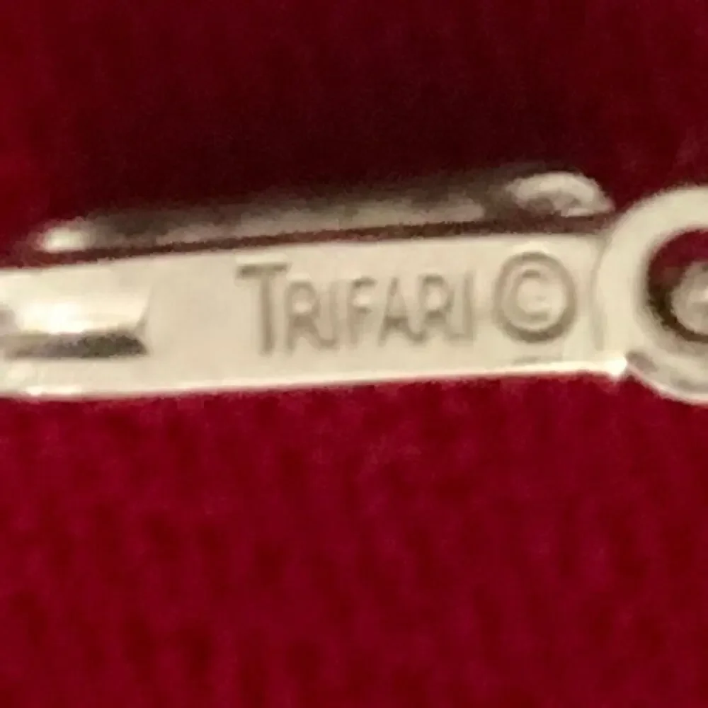 Vintage Crown Trifari Necklace - Picture 6 of 6